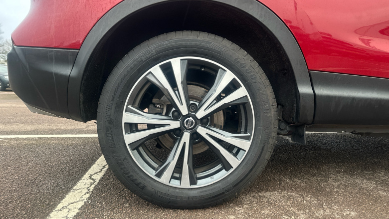 Nissan Qashqai 1.3 DiG-T N-Connecta 5dr Petrol Hatchback